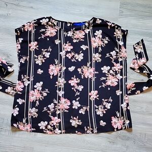 Apt 9, size XXL, black with pink flower blouse
